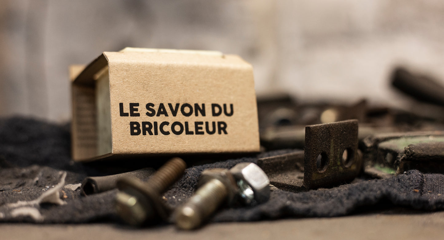 Le Bricoleur (savon naturel et bio très exfoliant au marc de café et huile de sésame)