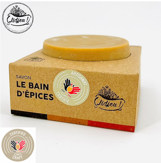 Le Bain d’Épices (savon naturel et bio à l'amande douce, au parfum gourmand de cannelle et d'épices)
